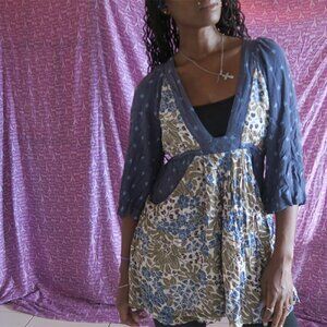 Free People floral deep front pocket v-neck blouse boho in blue, white and olive